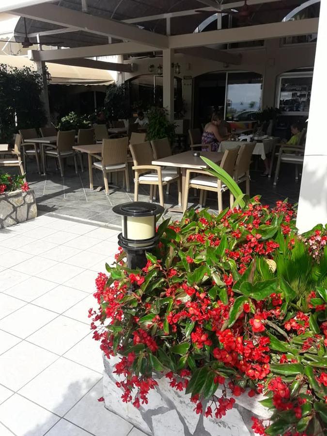 Hotel Florakis Livanátai Exteriör bild
